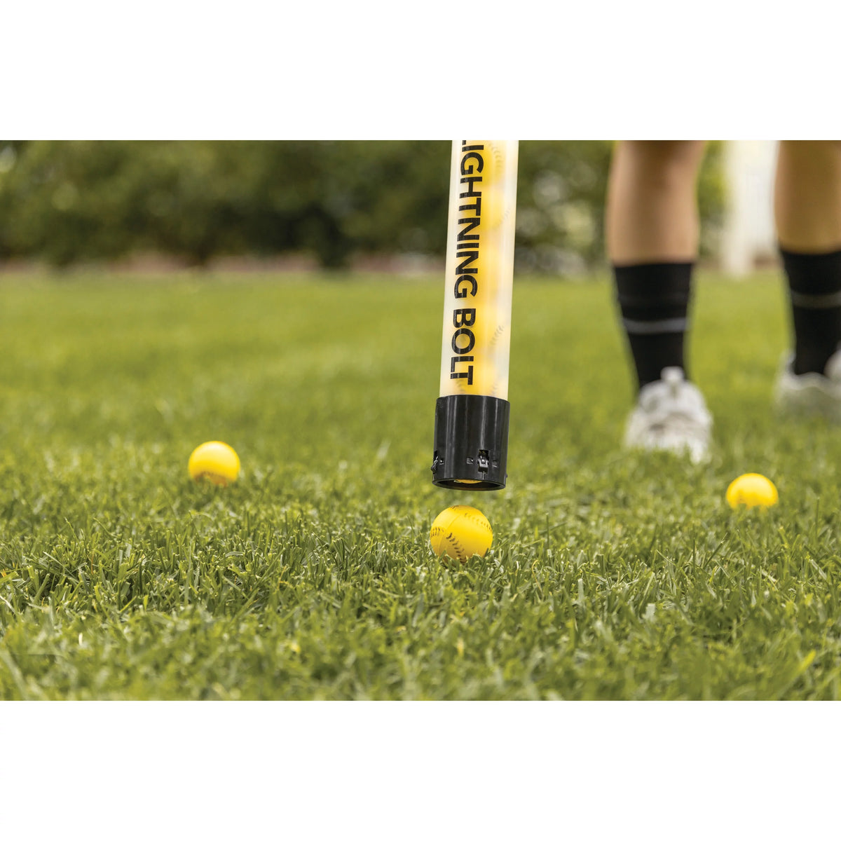 Lightweight Portable Automatic Pitching Machine with 26 Ball Capacity F85116