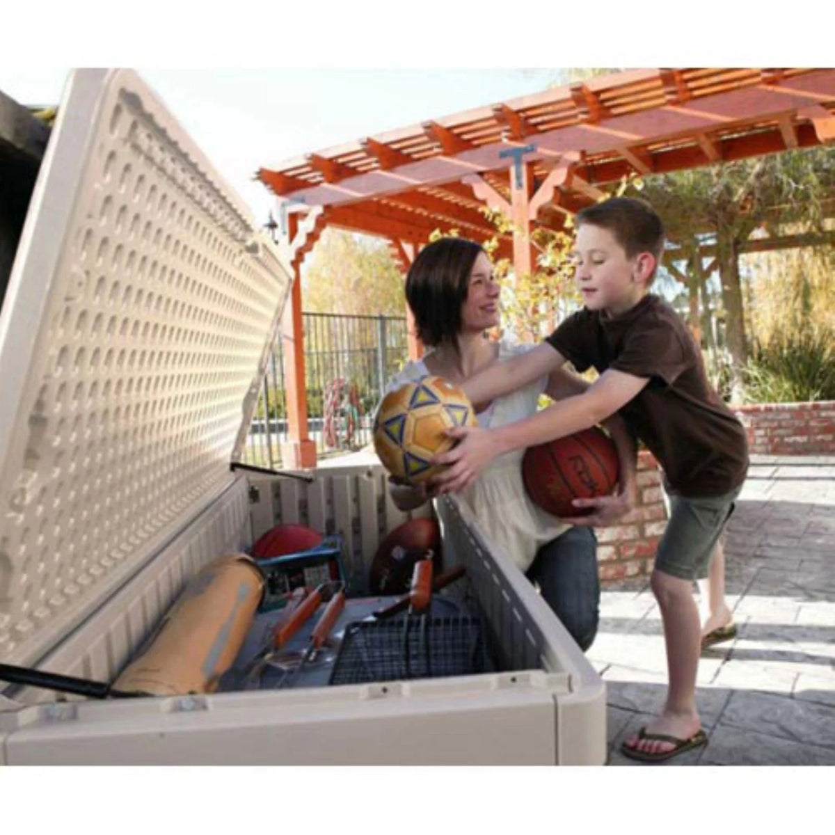 Heavy-Duty 130 Gallon Plastic Deck Box Z763668